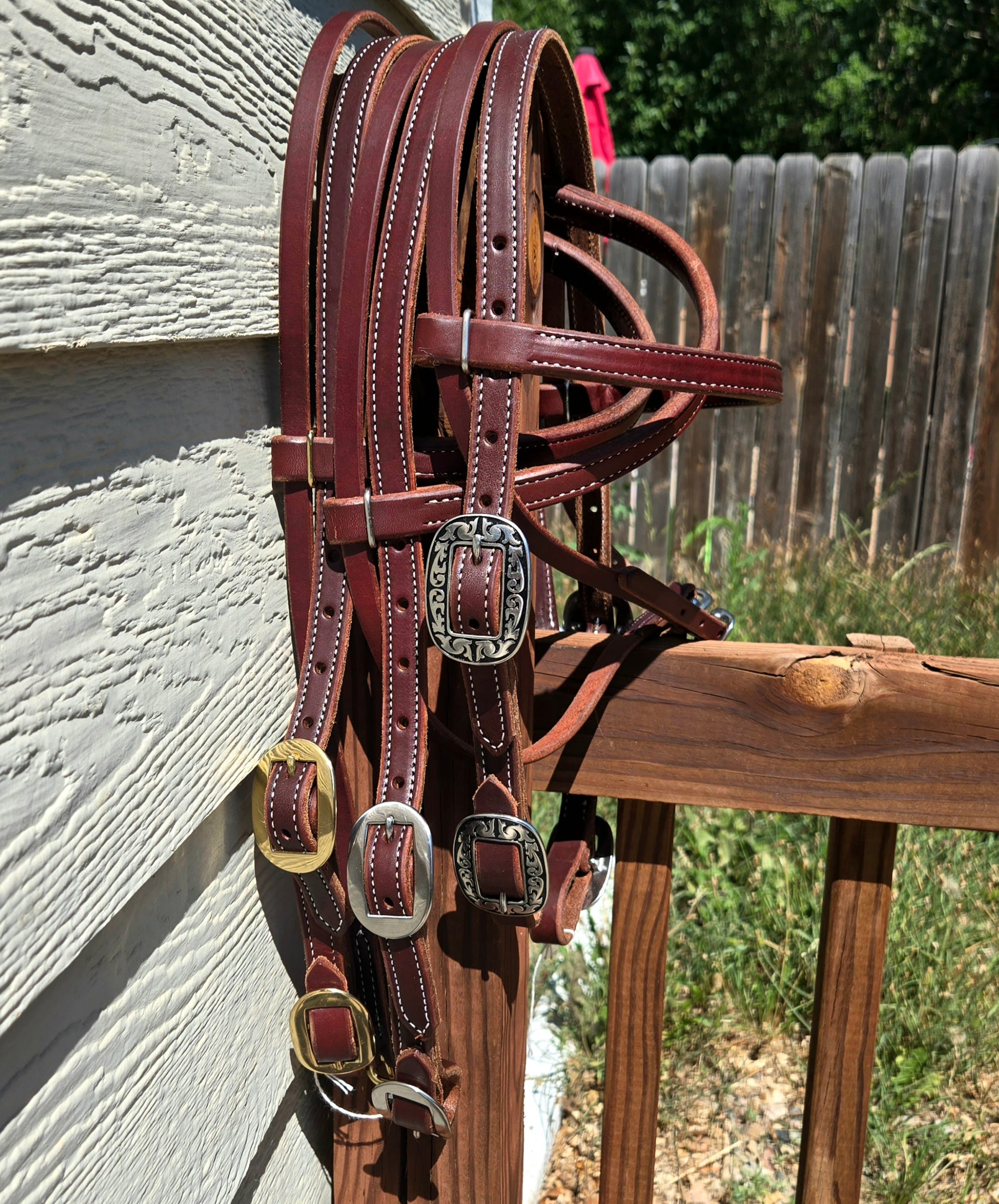 Browband headstall with buckles at bit end