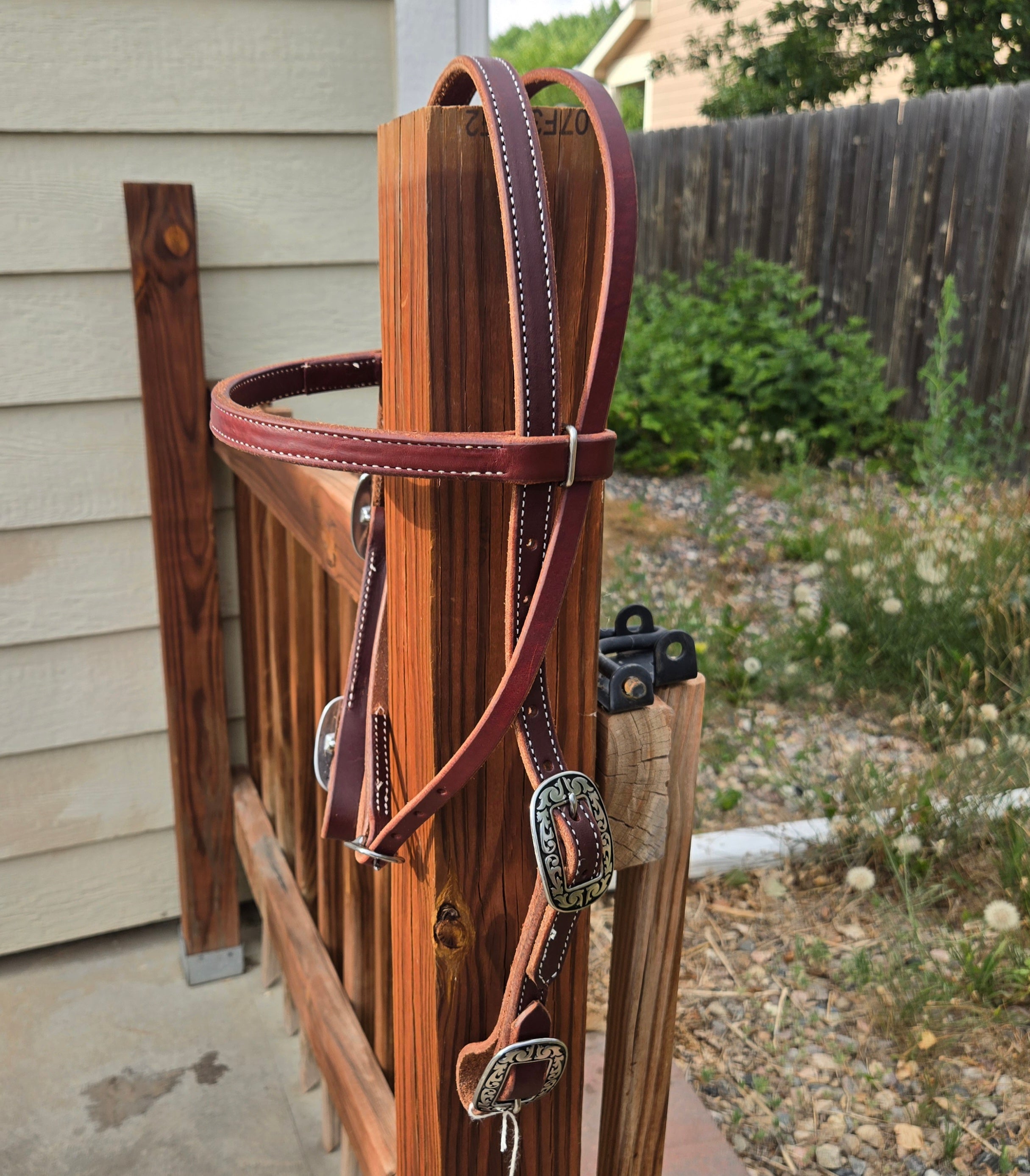 Browband headstall with buckles at bit end