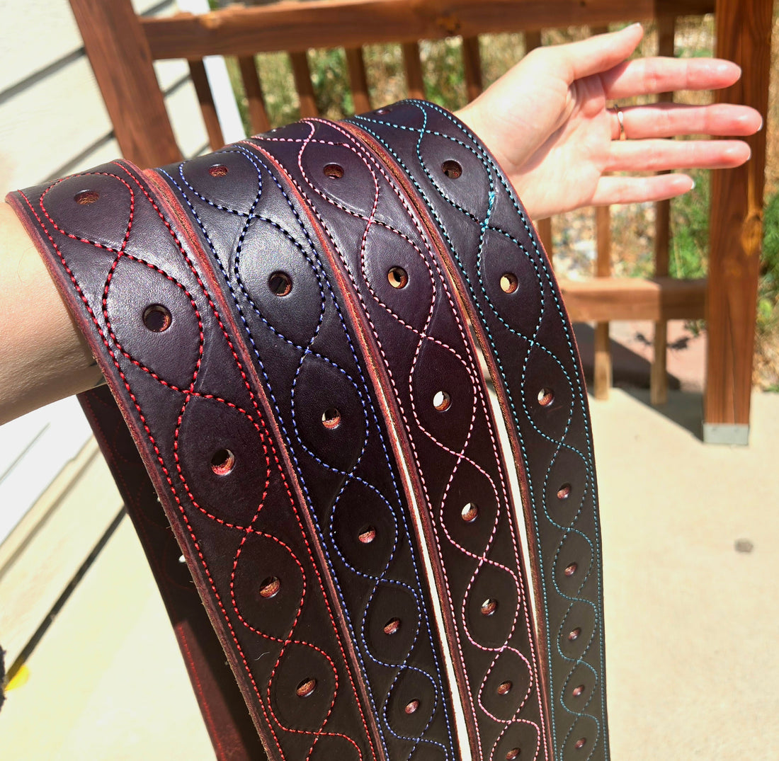 Latigo and off billet sets with colored stitching