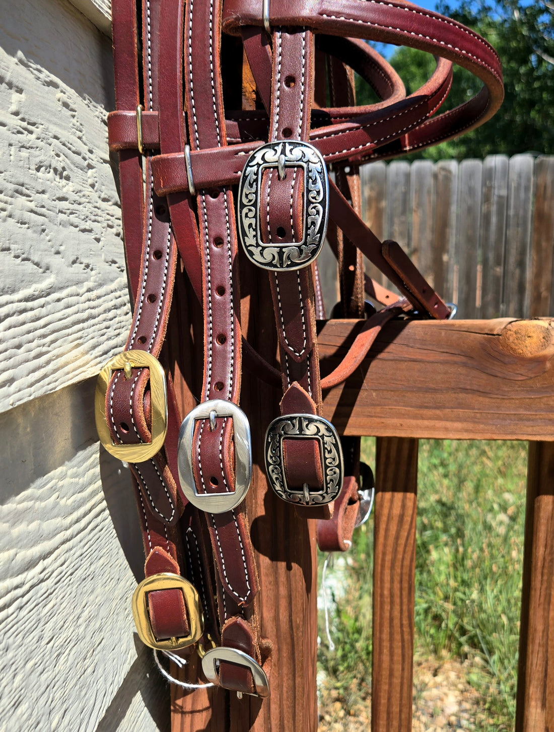 Browband headstall with buckles at bit end