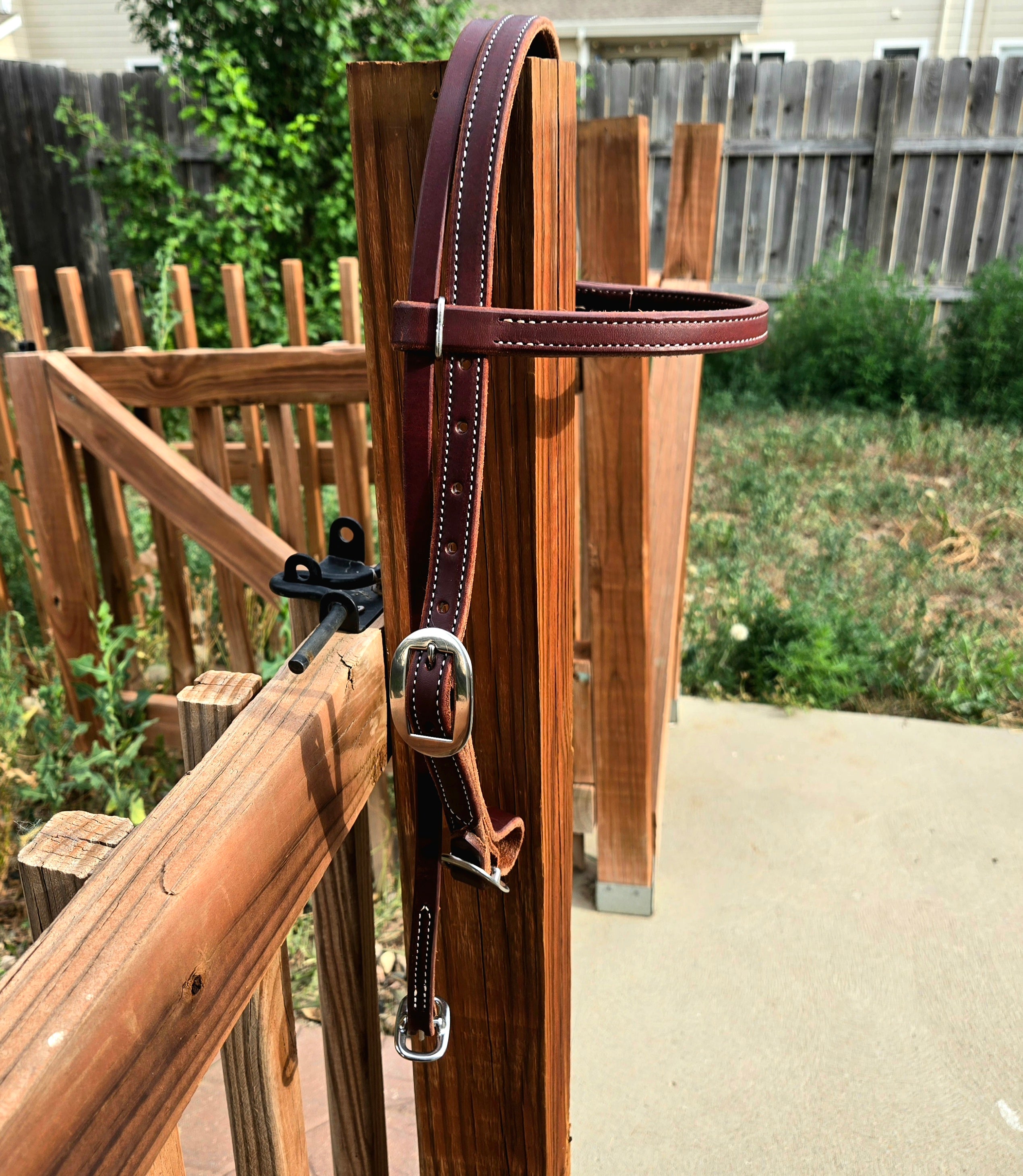 Browband headstall with buckles at bit end