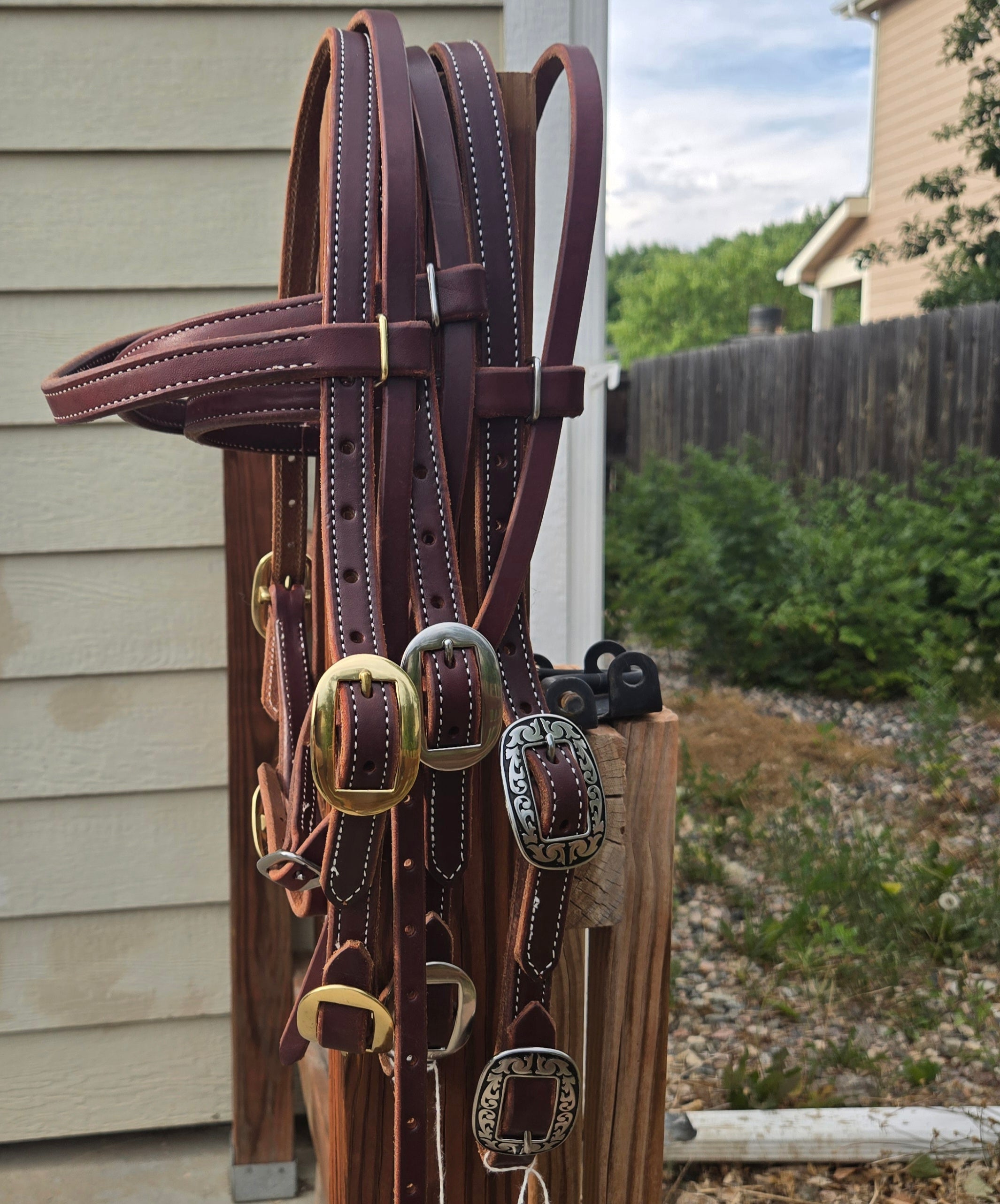 Browband headstall with buckles at bit end